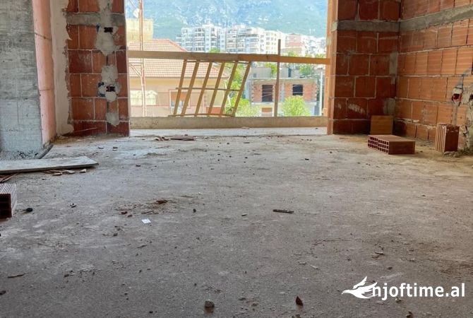 Shtepi ne shitje Apartament ne Tirane, 1+1, Mobilimi Bosh, pa mobiluar, Pagesa 95,250  Euro.