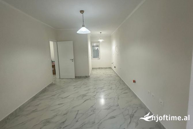 Ambient Zyre me qira tek Vasil Shanto