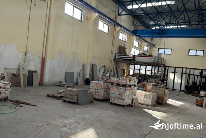 Ambiente Commerciale in Affitto 4+1 a Tirana - 5,000 Euro