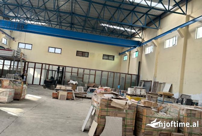 Ambiente Commerciale in Affitto 4+1 a Tirana - 5,000 Euro