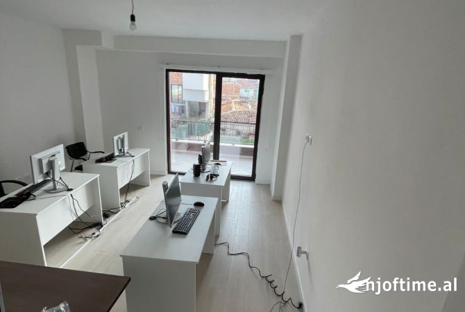 Apartament me qira i pershtatur per zyra