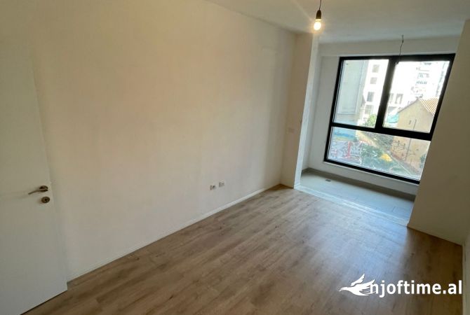 Ambiente Commerciale in Affitto 2+1 a Tirana - 350 Euro