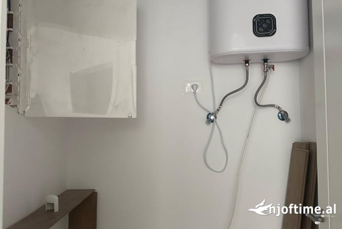 Ambiente Commerciale in Affitto 3+1 a Tirana - 1,500 Euro