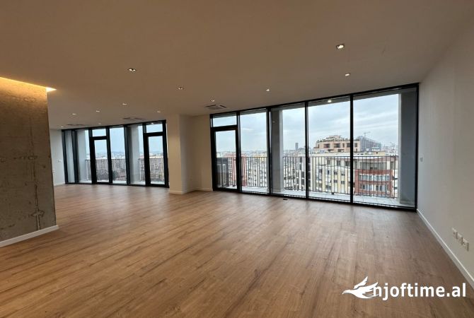 Ambiente Commerciale in Affitto 3+1 a Tirana - 1,499 Euro