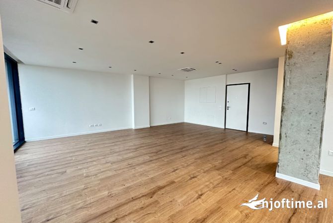 Ambiente Commerciale in Affitto 3+1 a Tirana - 1,499 Euro
