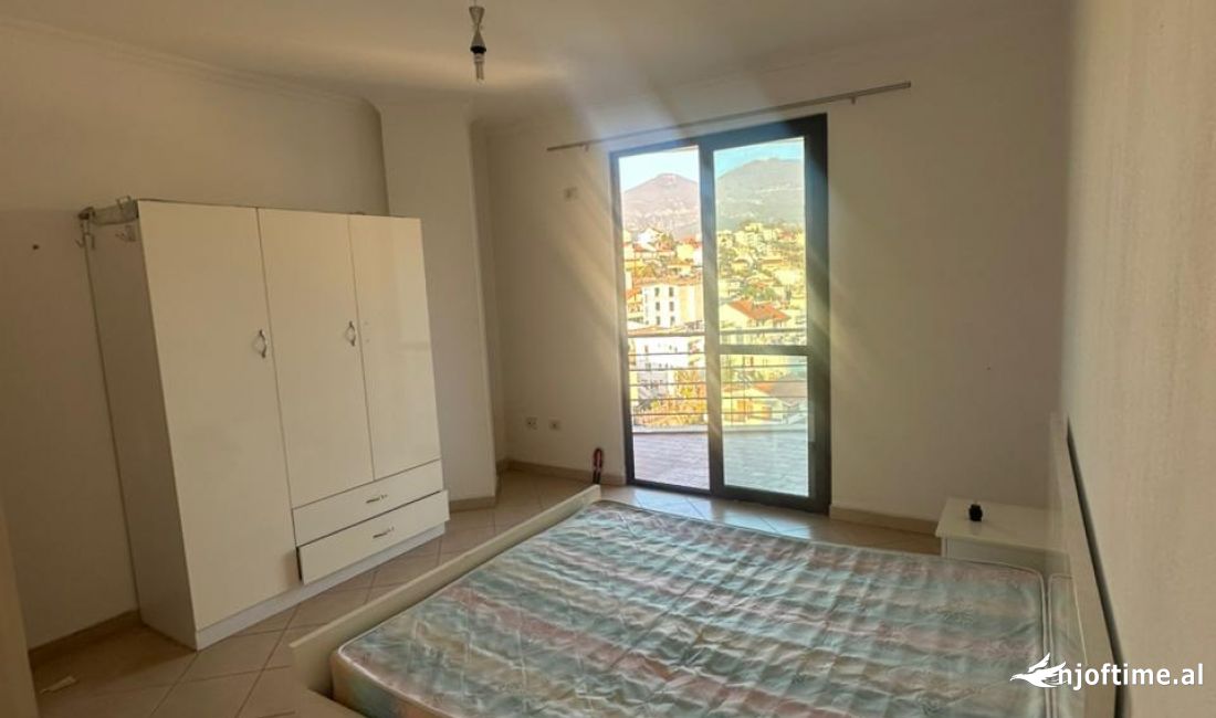 Shtepi ne shitje Apartament ne Tirane, 2+1, Mobilimi E mobiluar, Pagesa 149,999  Euro.
