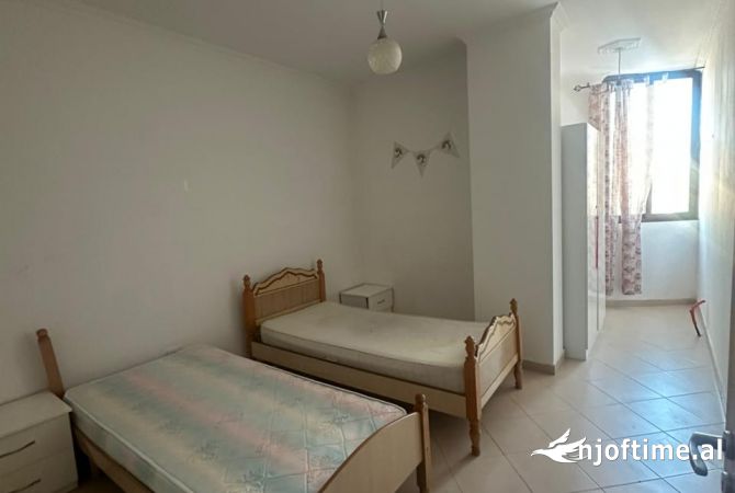 Shtepi ne shitje Apartament ne Tirane, 2+1, Mobilimi E mobiluar, Pagesa 149,999  Euro.