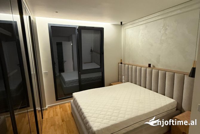 Shtepi me qera Apartament ne Tirane, 3+1, Mobilimi E mobiluar, Pagesa 1,999  Euro.