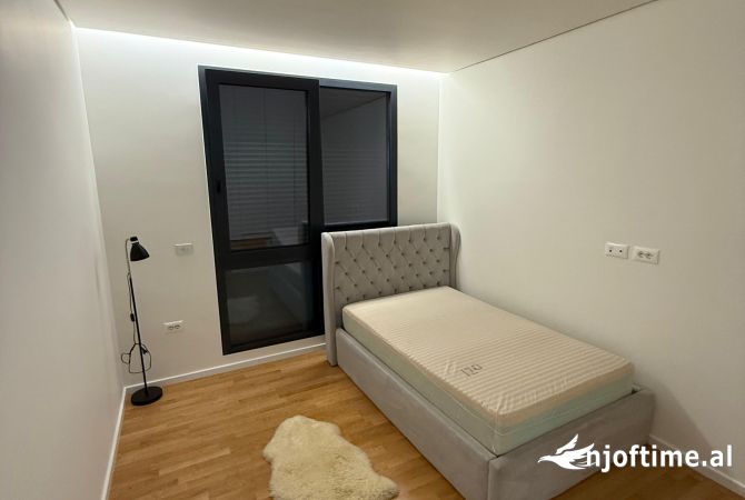 Shtepi me qera Apartament ne Tirane, 3+1, Mobilimi E mobiluar, Pagesa 1,999  Euro.
