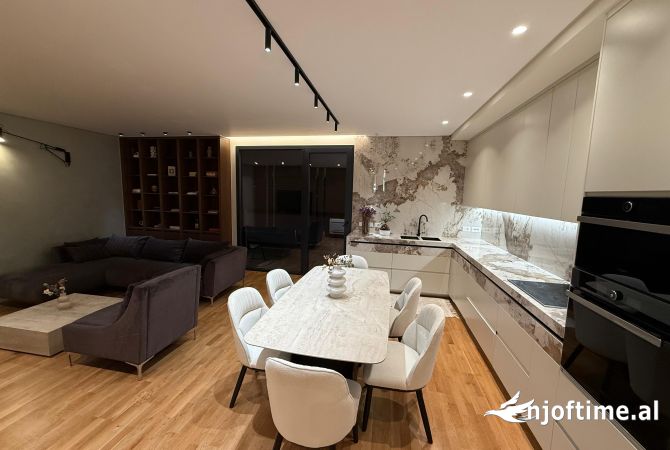 Shtepi me qera Apartament ne Tirane, 3+1, Mobilimi E mobiluar, Pagesa 1,999  Euro.