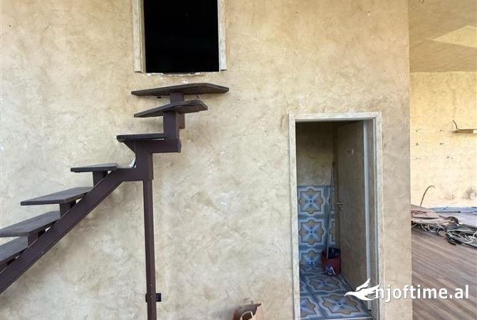 Ambiente Commerciale in Affitto 2+1 a Tirana - 2,000 Euro