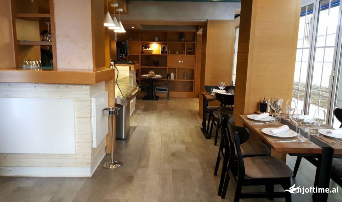 🏢 Jepet me Qira Bar Restorant– Prane Rruges se Durresit 🏙️