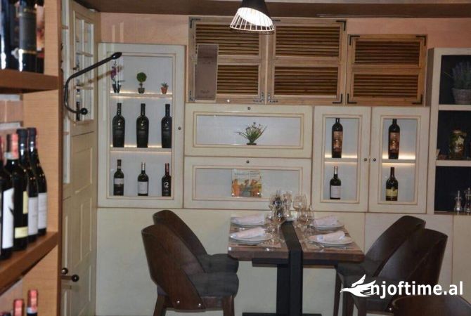 🏢 Jepet me Qira Bar Restorant– Prane Rruges se Durresit 🏙️
