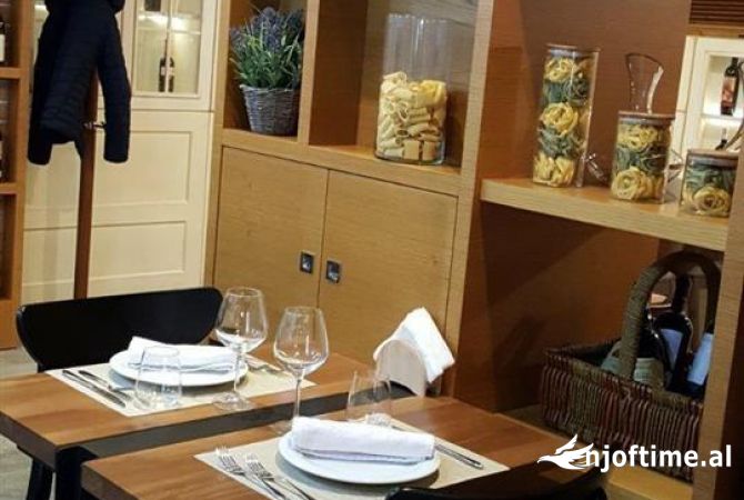 🏢 Jepet me Qira Bar Restorant– Prane Rruges se Durresit 🏙️
