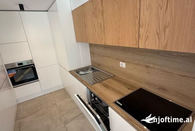 Shtepi me qera Vila Luksoze ne Tirane, 3+1, Mobilimi E mobiluar, Pagesa 2,000  Euro.