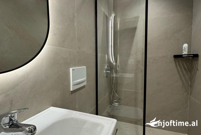 Shtepi ne shitje Apartament ne Tirane, 1+1, Mobilimi E mobiluar, Pagesa 183,999  Euro.