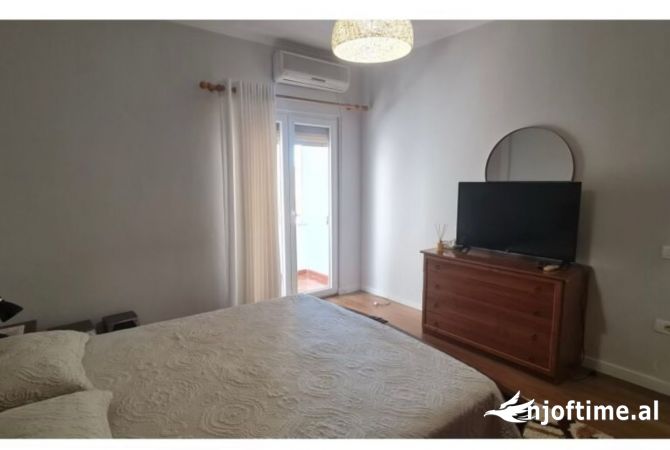 Shtepi ne shitje Apartament ne Tirane, 2+1, Mobilimi E mobiluar, Pagesa 159,800  Euro.