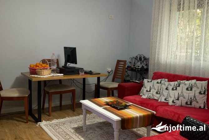 Shtepi me qera Apartament ne Tirane, 2+1, Mobilimi E mobiluar, Pagesa 400  Euro.