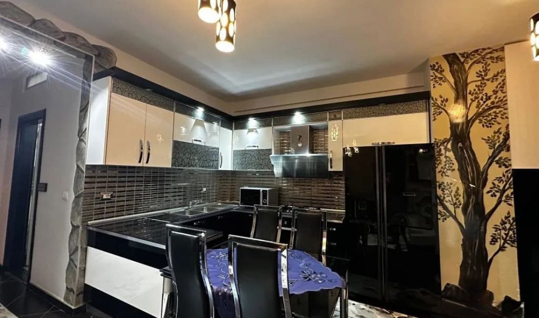 Shtepi me qera Apartament ne Tirane, 3+1, Mobilimi E mobiluar, Pagesa 680  Euro.