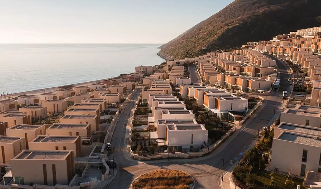 Shtepi ne shitje Apartament ne Himare, 1+1, Mobilimi Bosh, pa mobiluar, Pagesa 404,900  Euro.