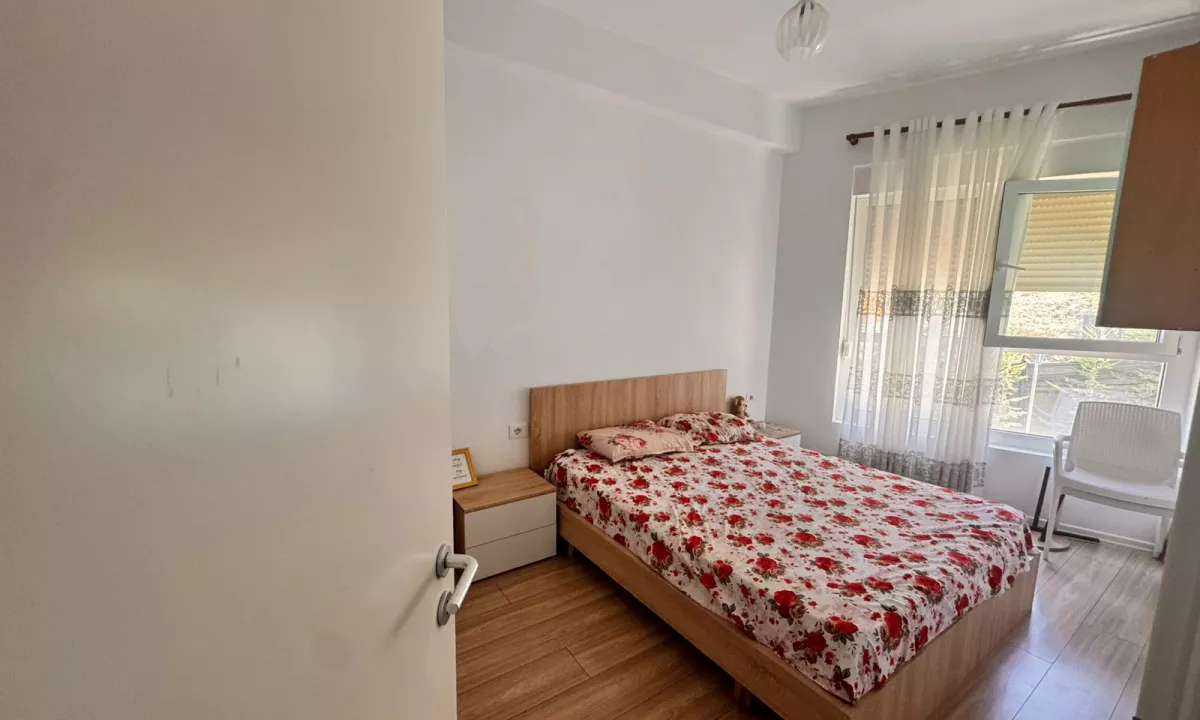 Shtepi me qera Apartament ne Tirane, 2+1, Mobilimi E mobiluar, Pagesa 500  Euro.