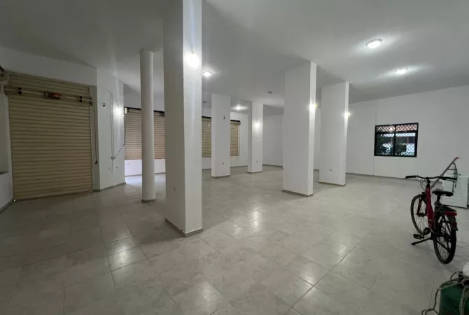 Business Property for Rent 4+1 in Tirana - 1,300 Euro
