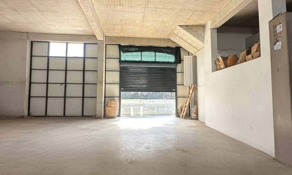 🏭 Kapanon me Qira 1,400 m2– prane Top Channel