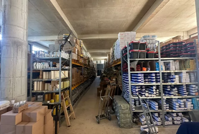 🏭 Kapanon me Qira 1,400 m2– prane Top Channel