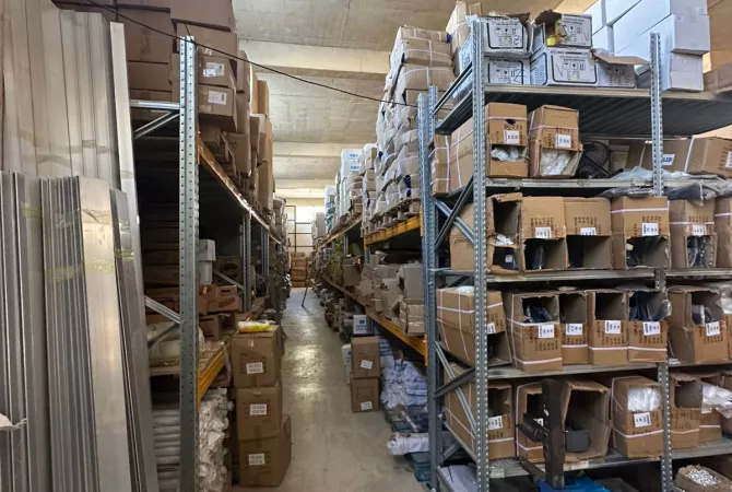 🏭 Kapanon me Qira 1,400 m2– prane Top Channel