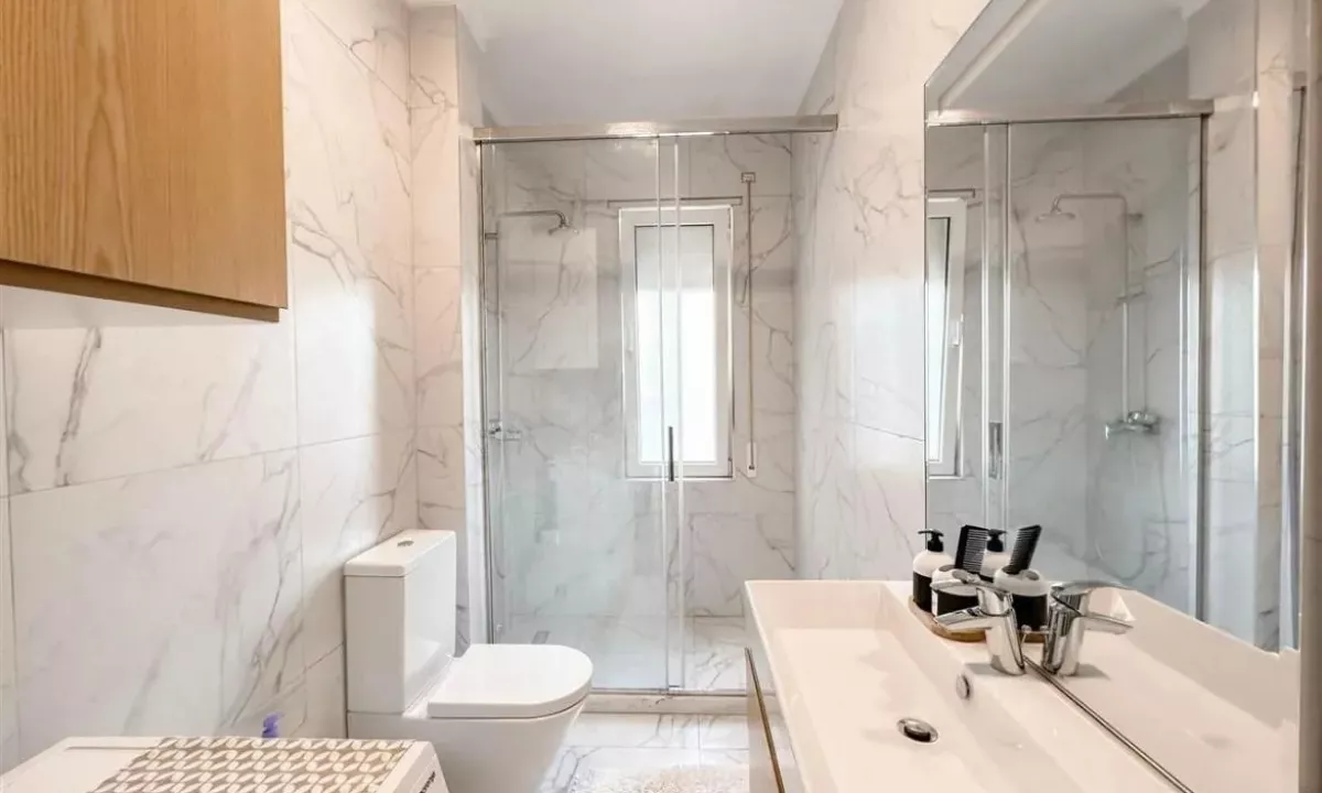 Shtepi ne shitje Apartament ne Tirane, 3+1, Mobilimi E mobiluar, Pagesa 230,000  Euro.