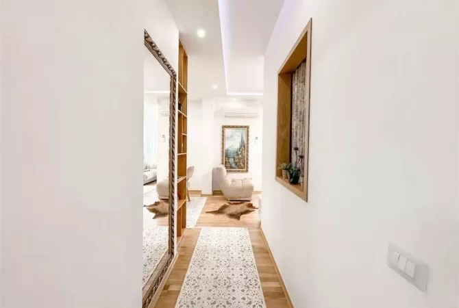 Shtepi ne shitje Apartament ne Tirane, 3+1, Mobilimi E mobiluar, Pagesa 230,000  Euro.