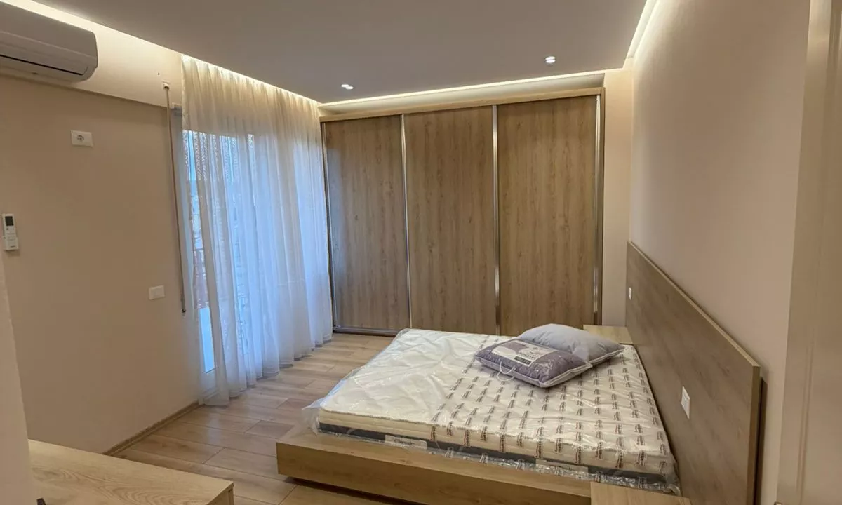 Shtepi me qera Apartament ne Tirane, 2+1, Mobilimi E mobiluar, Pagesa 905  Euro.
