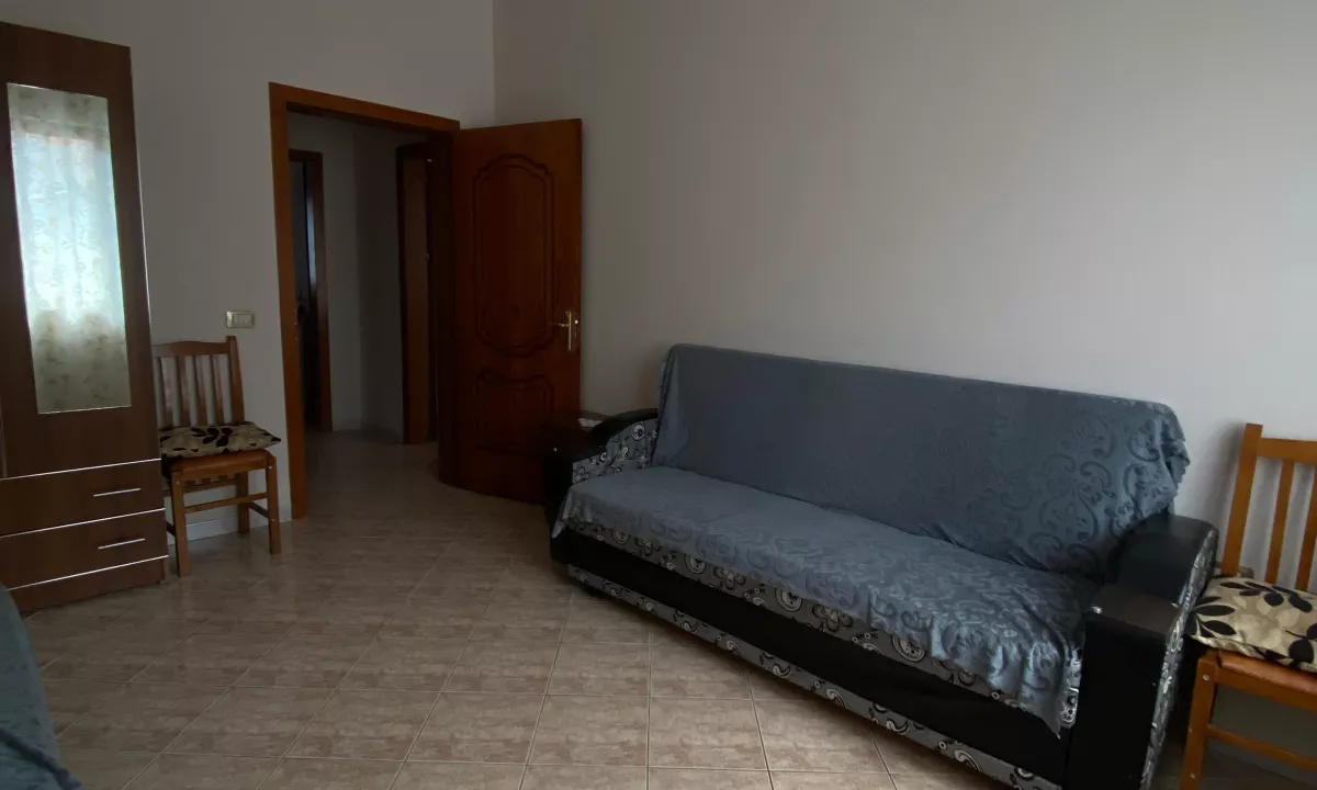 Shtepi me qera Apartament ne Tirane, 2+1, Mobilimi E mobiluar, Pagesa 500  Euro.