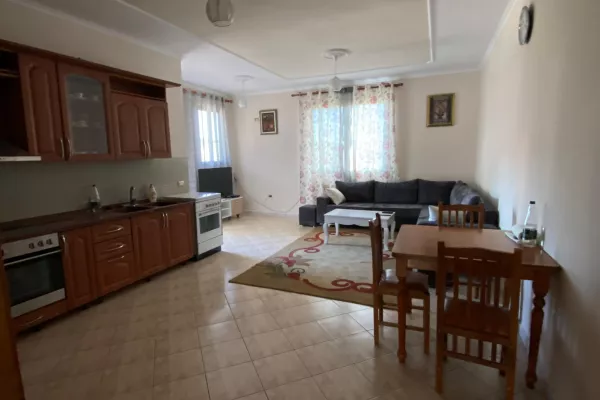 Shtepi me qera Apartament ne Tirane, 2+1, Mobilimi E mobiluar, Pagesa 500  Euro.