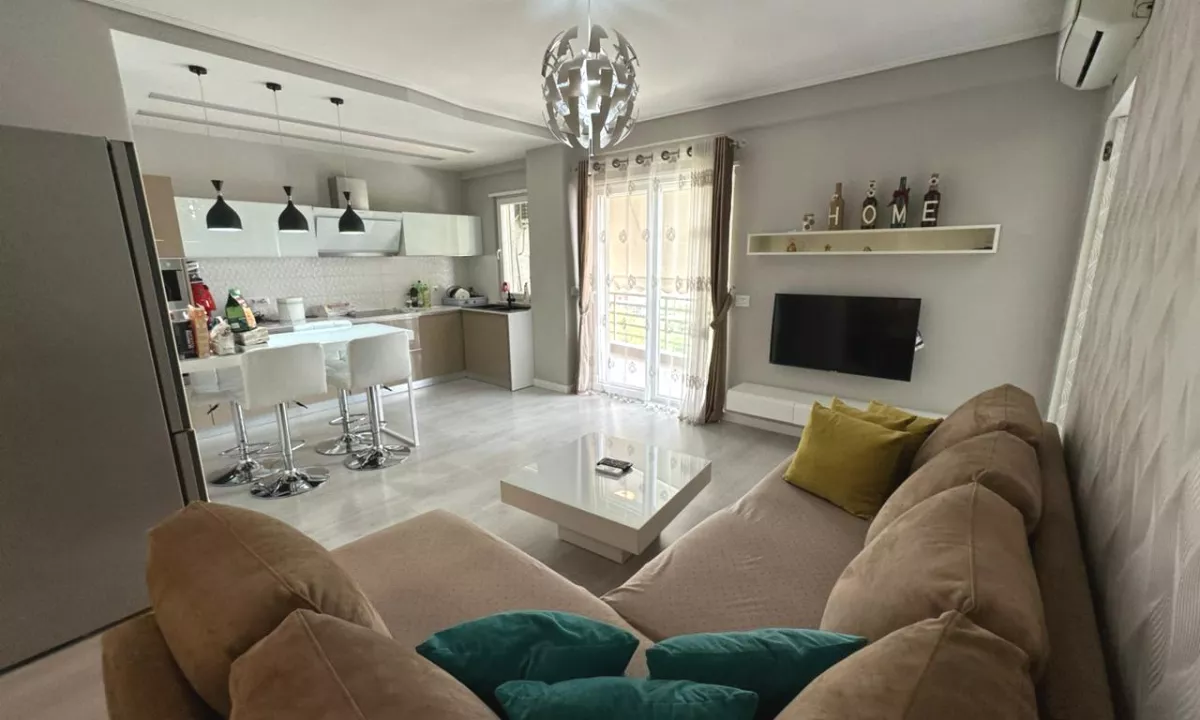 Shtepi ne shitje Apartament ne Tirane, 2+1, Mobilimi E mobiluar, Pagesa 159,980  Euro.