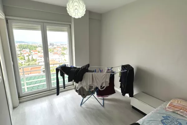 Shtepi ne shitje Apartament ne Tirane, 2+1, Mobilimi E mobiluar, Pagesa 159,980  Euro.