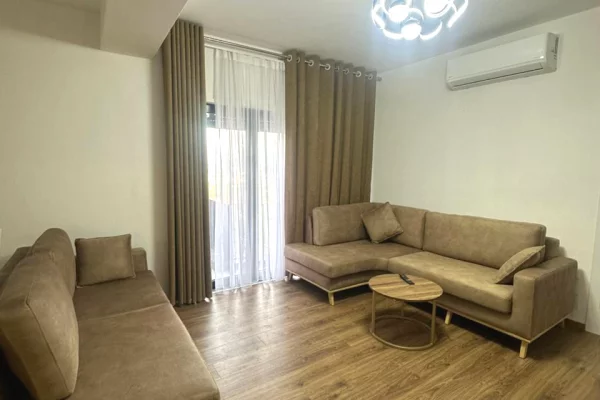 Shtepi me qera 2+1 ne Tirane - 805 Euro