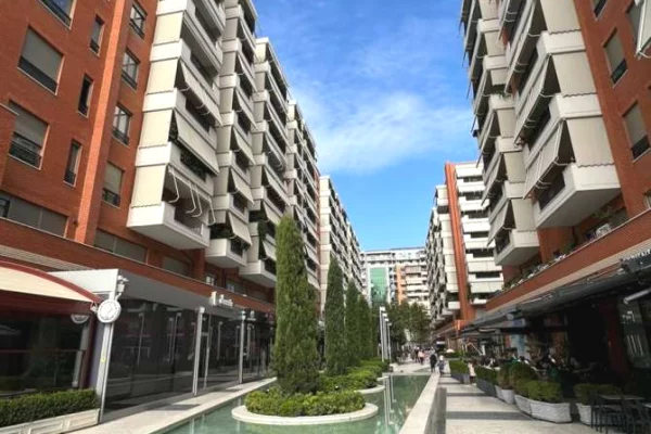 Shtepi me qera Apartament ne Tirane, 2+1, Mobilimi E mobiluar, Pagesa 1,005  Euro.