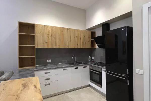 Duplex (casa a 2 piani) in vendita a Tirana 2+1, Arredato