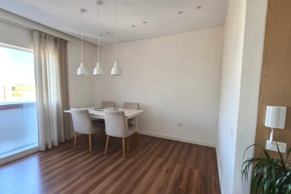Shtepi ne shitje Apartament ne Tirane, 2+1, Mobilimi Pjeserisht e mobiluar, Pagesa 330,009  Euro.