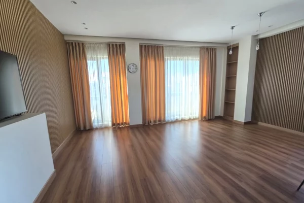 Shtepi ne shitje Apartament ne Tirane, 2+1, Mobilimi Pjeserisht e mobiluar, Pagesa 330,009  Euro.