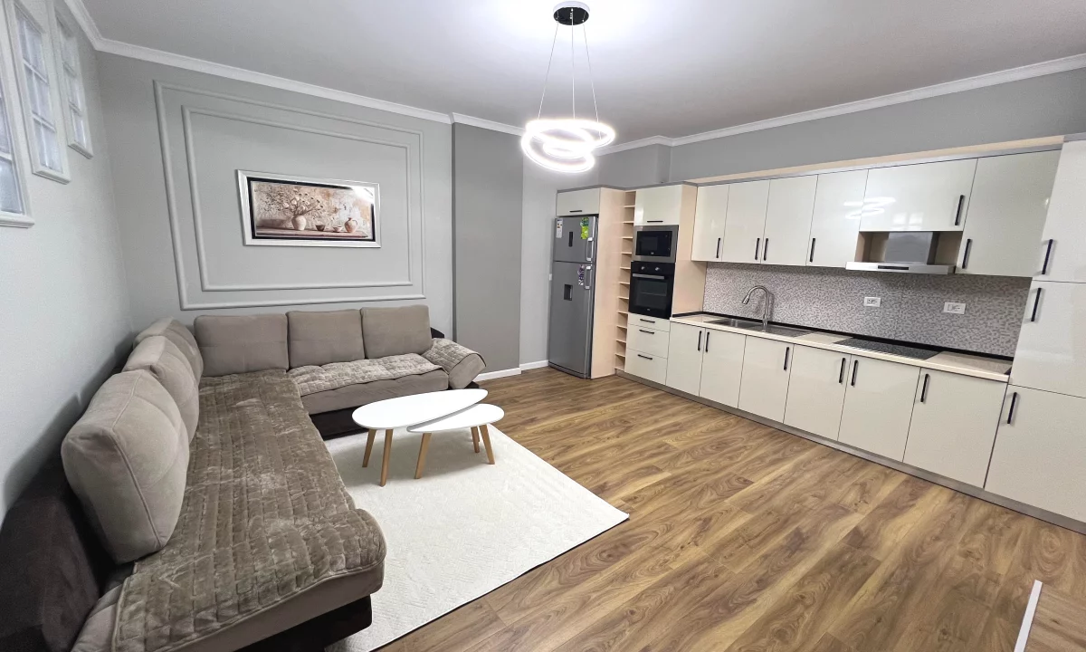 Appartamento in vendita a Tirana 2+1, Arredato