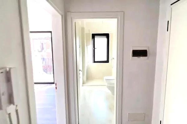 Shtepi ne shitje Apartament ne Tirane, 1+1, Mobilimi Bosh, pa mobiluar, Pagesa 162,300  Euro.