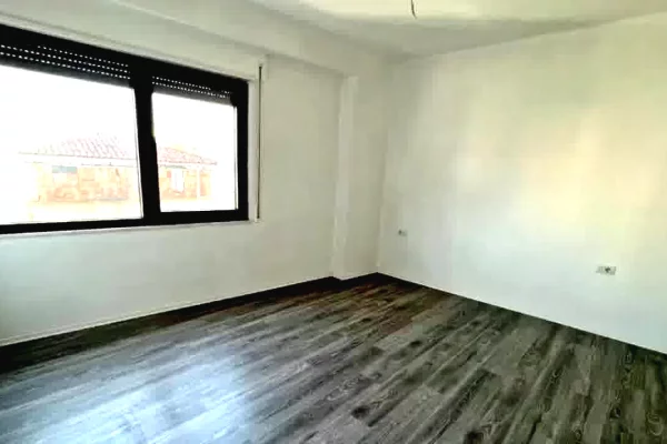 Shtepi ne shitje Apartament ne Tirane, 1+1, Mobilimi Bosh, pa mobiluar, Pagesa 162,300  Euro.