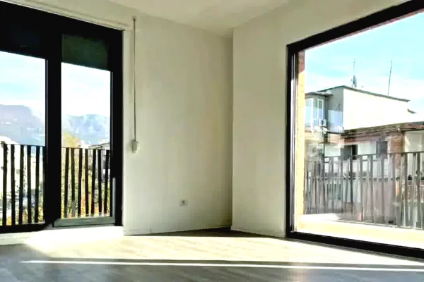 Shtepi ne shitje Apartament ne Tirane, 1+1, Mobilimi Bosh, pa mobiluar, Pagesa 162,300  Euro.