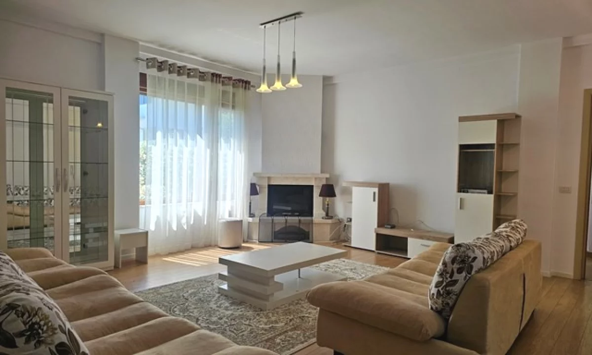 Shtepi me qera Vila Luksoze ne Tirane, 7+1, Mobilimi E mobiluar, Pagesa 2,509  Euro.