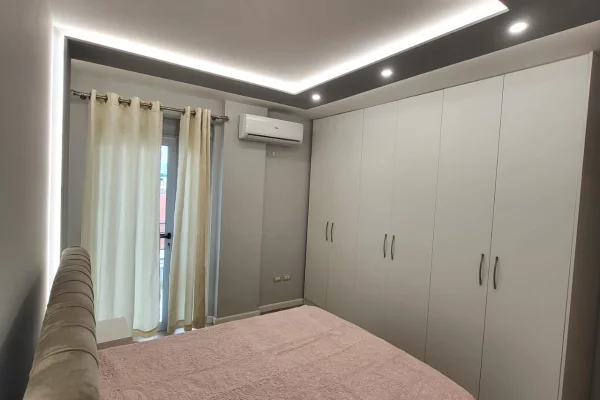Shtepi me qera Apartament ne Tirane, 1+1, Mobilimi E mobiluar, Pagesa 551  Euro.