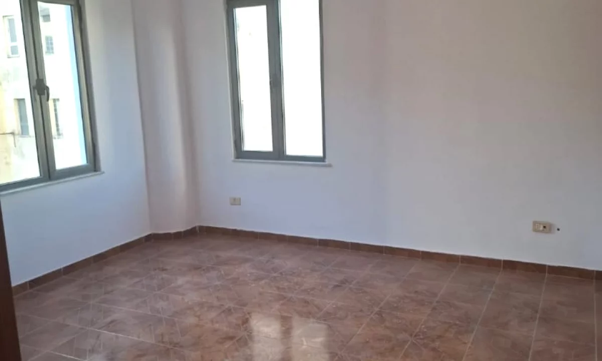 Appartamento in vendita a Tirana 2+1, Vuoto