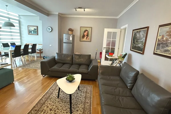 Shtepi me qera Apartament ne Tirane, 2+1, Mobilimi E mobiluar, Pagesa 910  Euro.