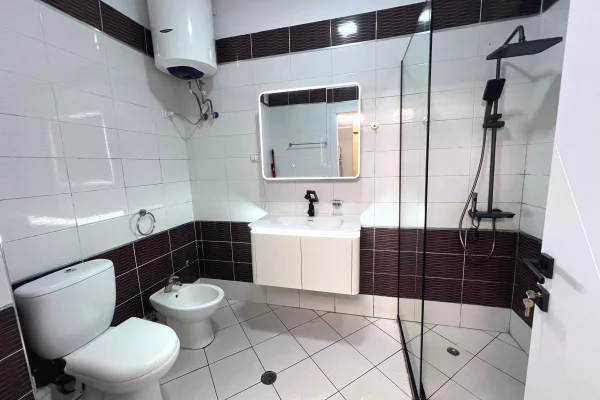 Shtepi ne shitje Apartament ne Tirane, 2+1, Mobilimi E mobiluar, Pagesa 143,009  Euro.